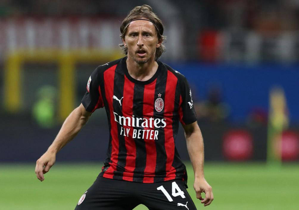 怀特30分钟内砍30+7+9+5三分，绿军队史首人