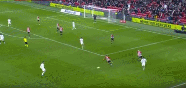 我晒干了沉默！河南后卫周缘德晒与网红田一名合影