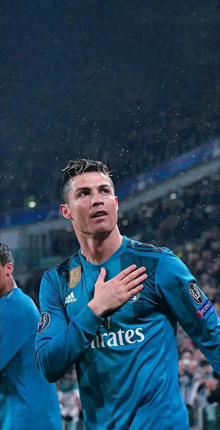 上赛季战绩回顾：广东在上赛季常规赛仅仅取得31胜15负的战绩，最终排名第7，创造球队近些年的常规赛最差排名纪录。