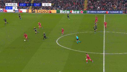 戴维对乌迪内斯的进球被吹越位，但VAR划线似乎存在问题